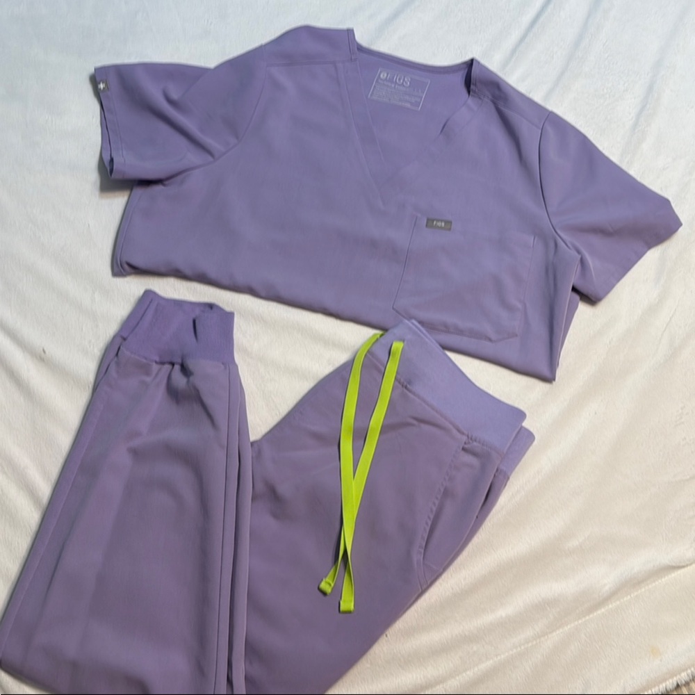 FIGS |LAVENDAR Scrub| Set with Green Accents